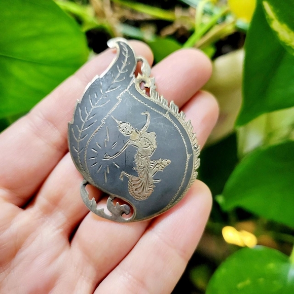 Vintage Old Siam 925 Sterling Silver Ornate Lapel Brooch Pin